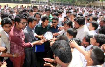 ক্রিকেটার মুশফিককে সংবর্ধনা